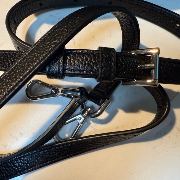 π€π₯ Michael Kors Black Pebbled Leather Crossbody - Picture 5 of 8